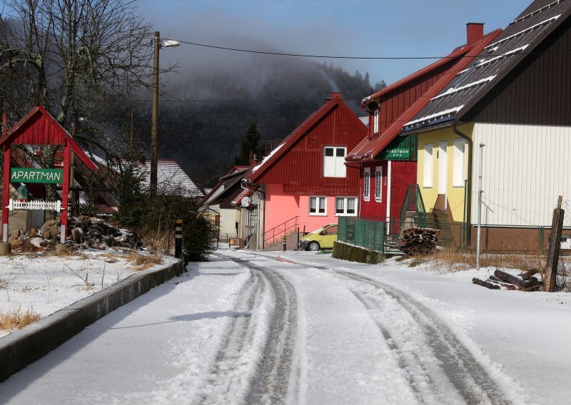 Porast naoblake sa zapada, u Gorskom kotaru susnježica