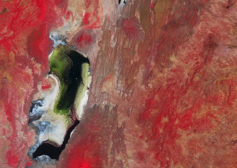 Ova nevjerojatna slika istočnoafričkih slanih jezera izgleda kao umjetničko djelo