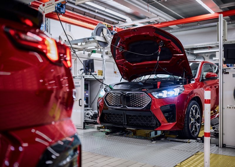 BMW objasnio kako funkcionira pametno održavanje pomoću umjetne inteligencije u sastavljaju serije 1, X1 i X2