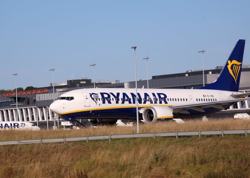 Sedmero Britanaca se potuklo na Ryanairovom letu, avion morao prisilno sletjeti