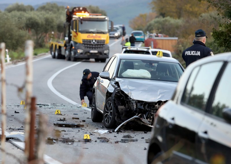 U lančanom sudaru kod Šibenika čak šest automobila, ima ozlijeđenih