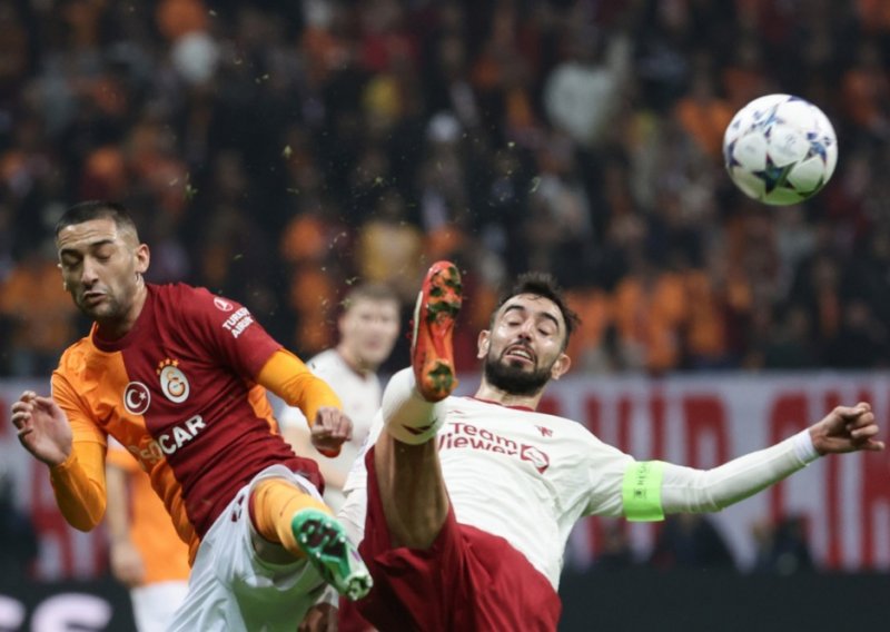 Luda utakmica u Istanbulu; United je vodio 3:1, a na kraju spašavao bod