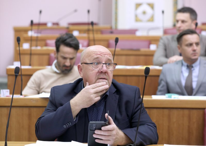 Dretar pozvao ministricu Vučković da odmah podnese ostavku
