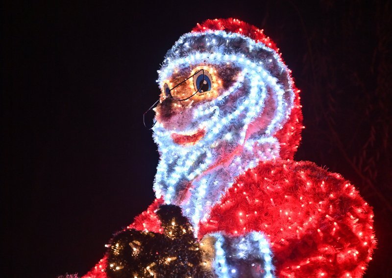 Zagrebački Zoološki vrt zasjao u adventskom ruhu