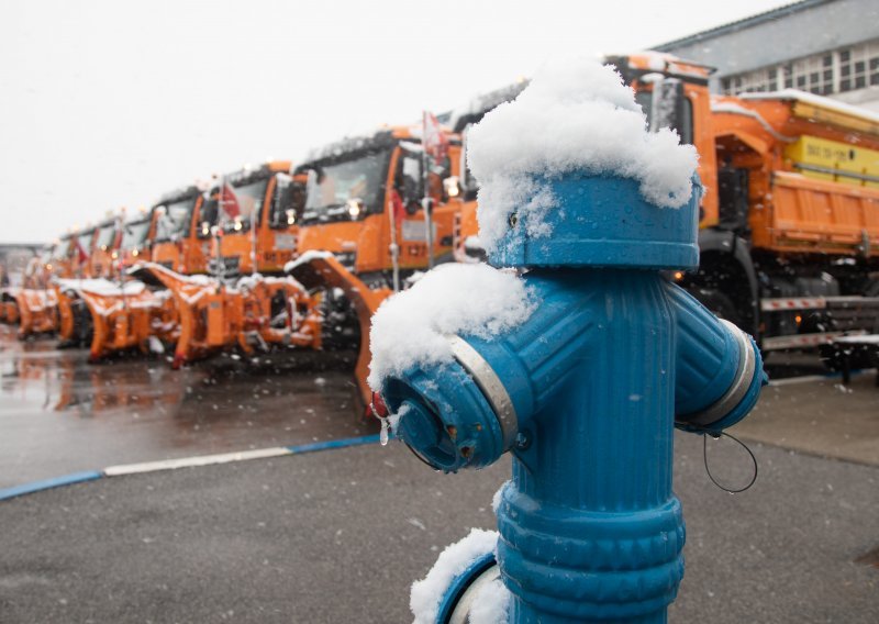 Zimske ekipe na terenu, HAC poziva vozače da na put ne kreću bez zimske opreme