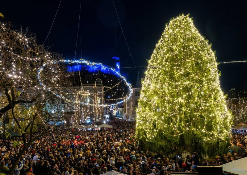 U Ljubljani božićno drvce nazvali Tina, a onda je erumpirao bijes: Tko je ovdje lud, ovo čine namjerno