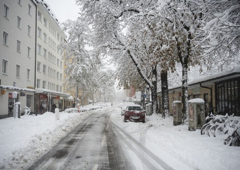 Muenchen okovan snijegom, letovi otkazani