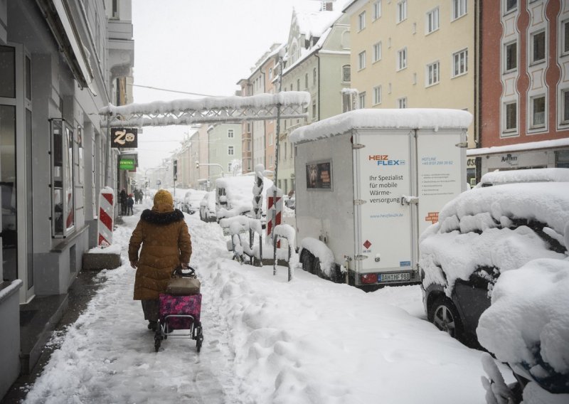 Upozorenje meteorologa: Ekstremna opasnost od poledice i 'crnog leda'