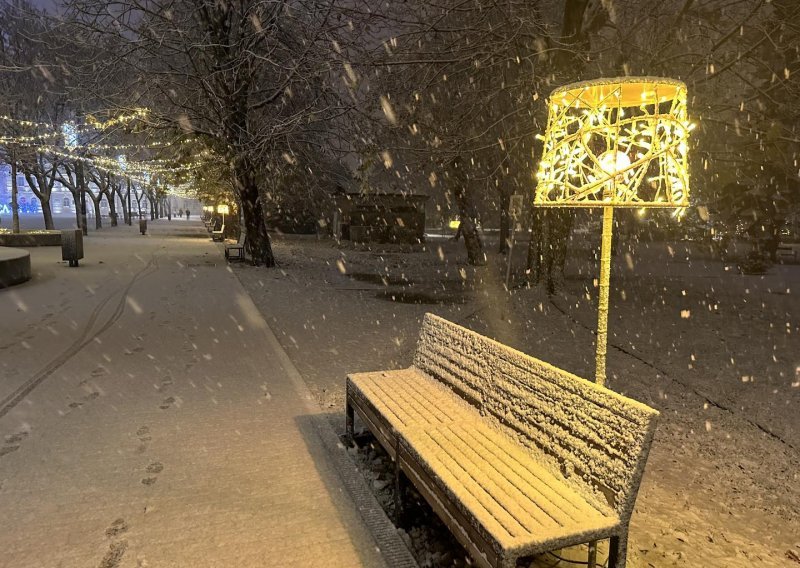Snijeg stigao u nizine: Prve pahulje u Varaždinu, Koprivnici, ali i Zagrebu
