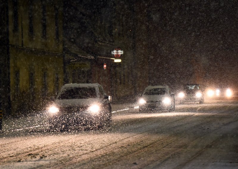 Vrijeme će biti oblačno s kišom, ponegdje će padati snijeg