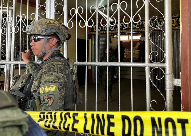 Četiri osobe poginule u eksploziji na katoličkoj misi na Filipinima