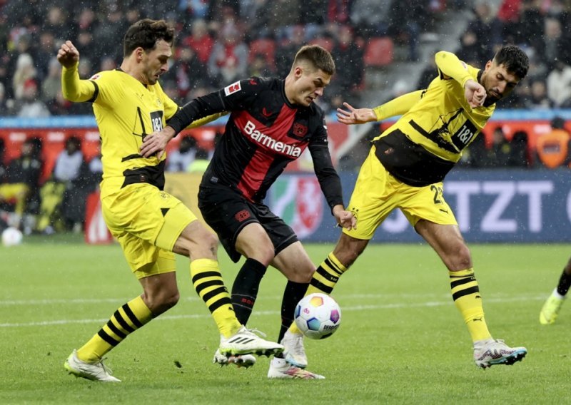 Bayer i Borussia (D) remizirali u derbiju, Freiburg napokon pobijedio