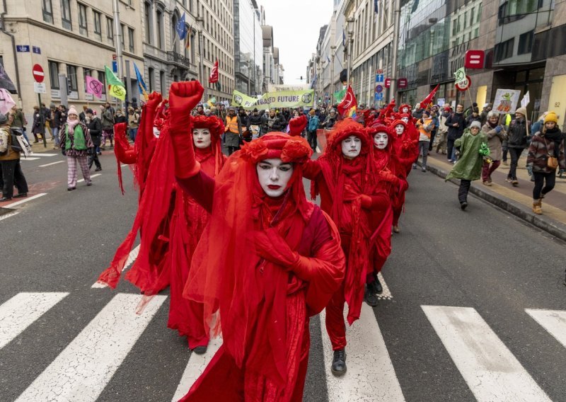 Deseci tisuća ljudi na klimatskom maršu u Bruxellesu, evo što su poručili svjetskim vođama