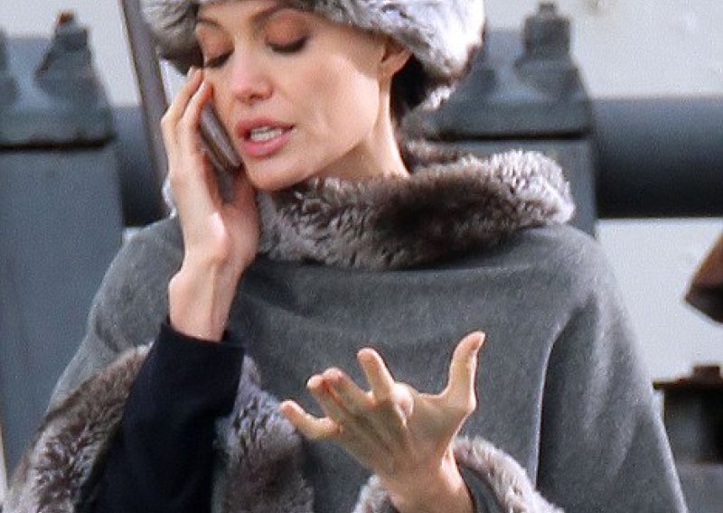 Angelina u modu vratila rusku šubaru