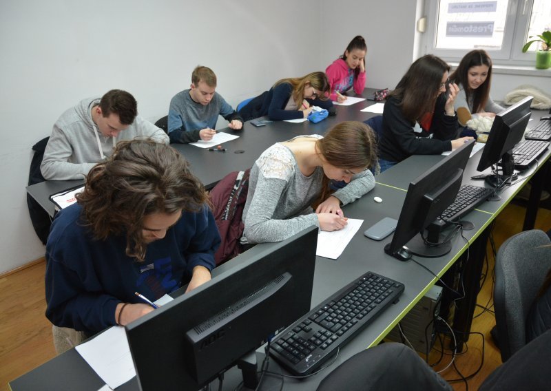 PISA testovi: Hrvatski učenici u prosjeku, osim u matematici