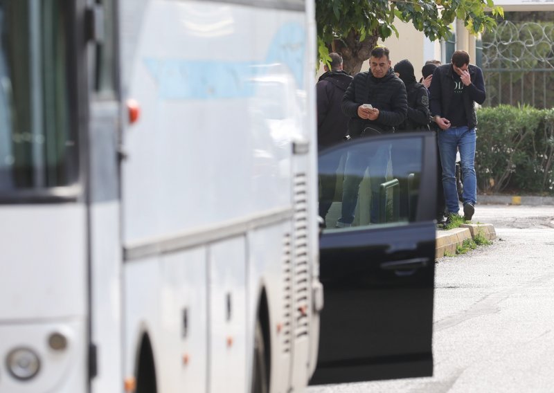 Iz grčkih zatvora na slobodu pušteno još 12 navijača