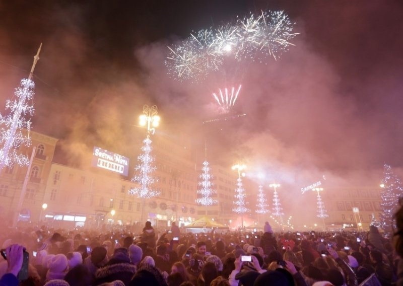 Pogledajte kako je dočekana 2016. diljem Hrvatske