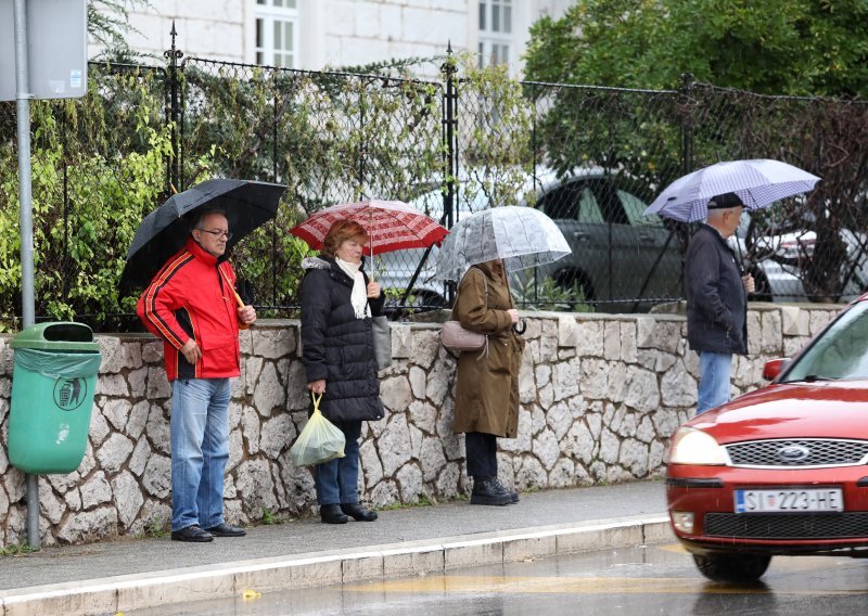 Jugo, pljuskovi s grmljavinom, a ponegdje i obilna kiša