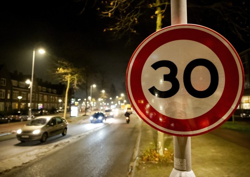 U većem dijelu Amsterdama od danas se vozi najviše 30 na sat
