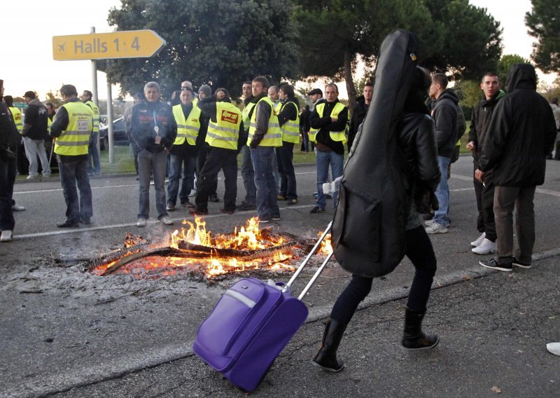 Francuska: Senat o reformi, sindikati o štrajku