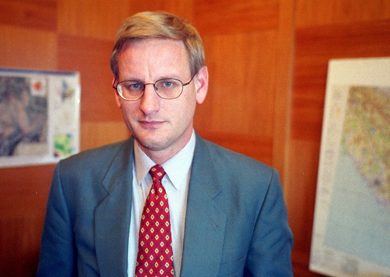 Bildt se mora sastati s Karadžićevim odvjetnicima