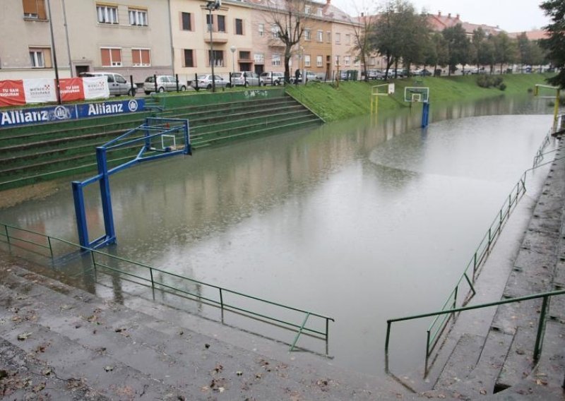 Noćas obranjeni najugroženiji dijelovi Karlovca