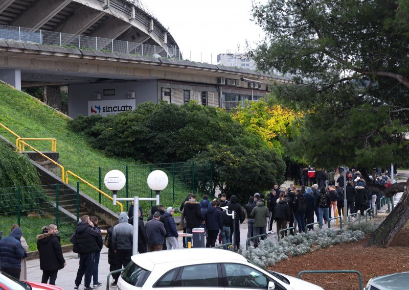 Rasprodano! Invazija navijača Hajduka na Maksimir, fotografije i video sve govore