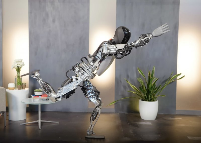 Teslin robot Optimus naučio je plesati kao Elon Musk