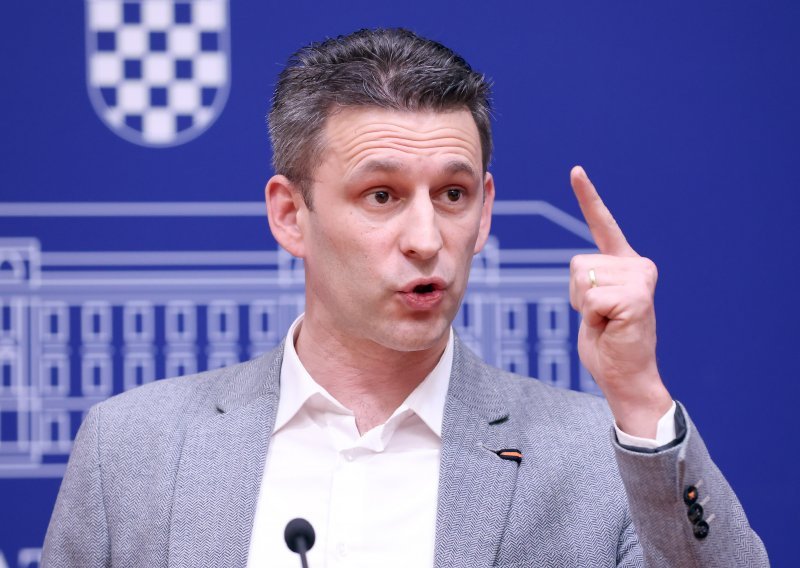 'Ovo je lopovluk na najvišoj razini, HDZ-ov način rada ostao je isti 15 godina'