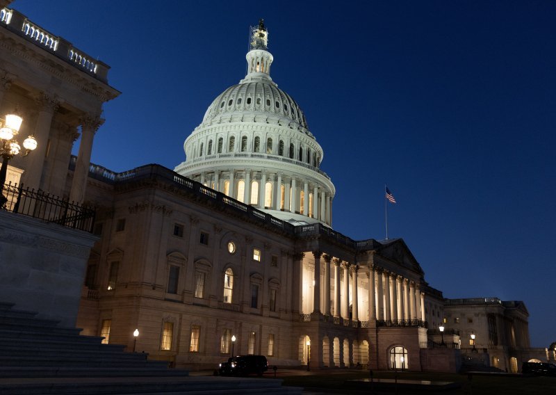 Američki Senat odgađa zimski odmor, nastavlja pregovore o pomoći za Ukrajinu