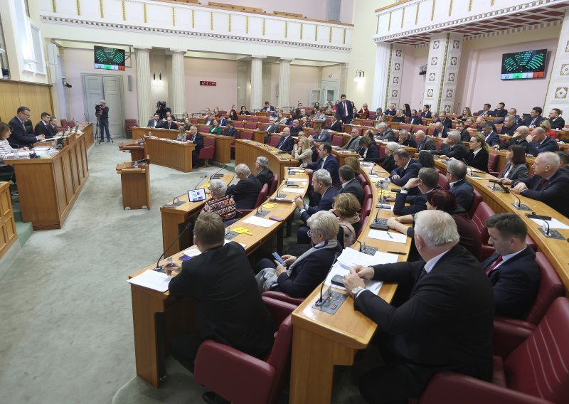 Svađe na početku glasovanja u Sabora uz uvrede na osobnoj razini