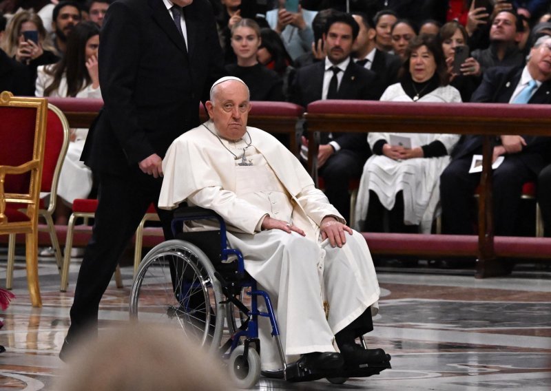 Papa Franjo osudio stradanja djece u 'vrtlogu nasilja'