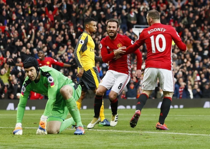 Giroud rastužio Old Trafford i Josea Mourinha