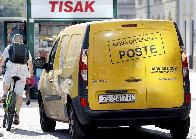 Opljačkan poštar ispred pošte u Zagrebu, policija traga za razbojnikom