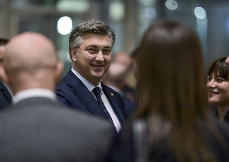 Čestitka premijera Plenkovića: Najavio rast plaća, mirovina i socijalnih naknada
