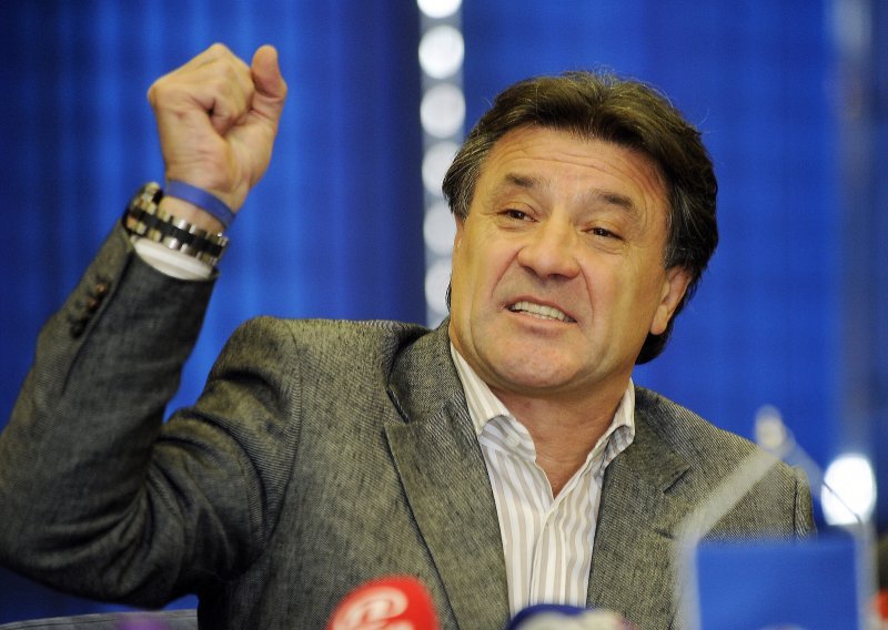 Mamić novinaru Nacionala: Vucibatino jedna!