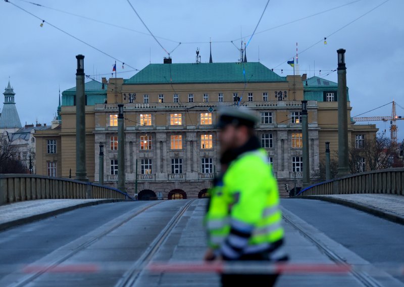 Češki parlament postrožio zakone o oružju nakon praške pucnjave