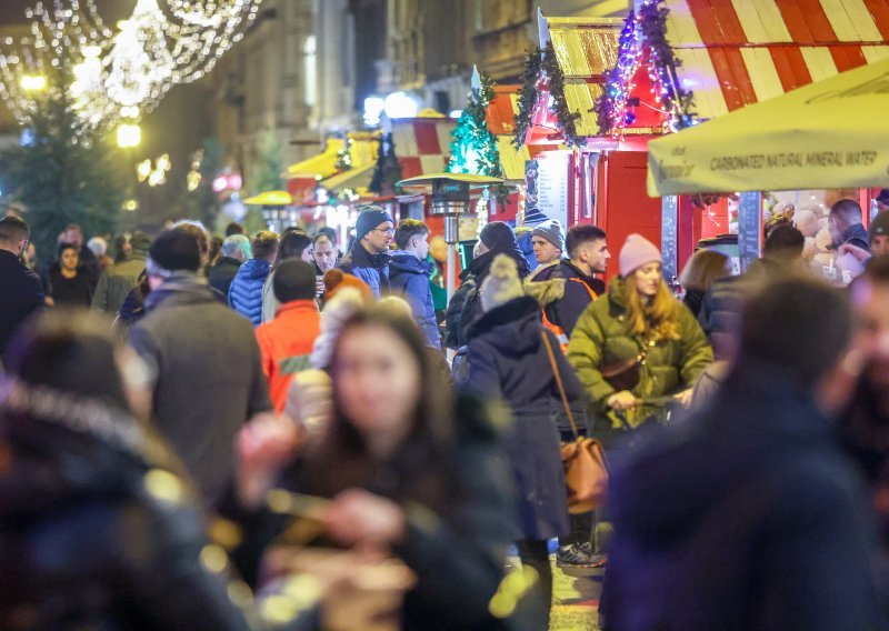 Blagdanska potrošnja odletjela u nebo: Trošimo za četvrtinu više nego lani