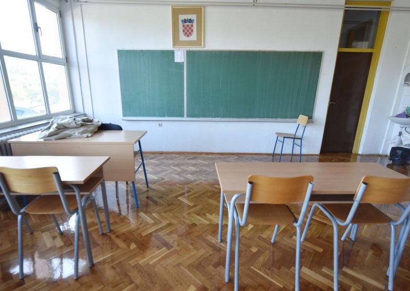 Profesora sud pušta na slobodu. Ne smije raditi u školi da se opet ne potuče s učenicima