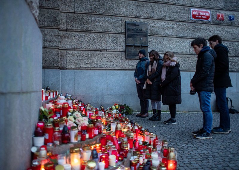 Češka tuguje za žrtvama masakra u Pragu, ovako to izgleda
