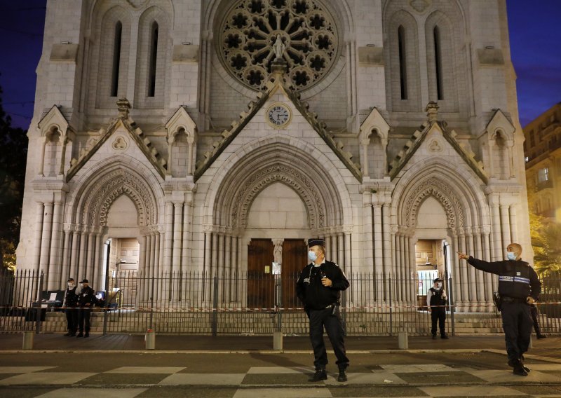 Francuska pojačava sigurnost pred crkvama u strahu od napada