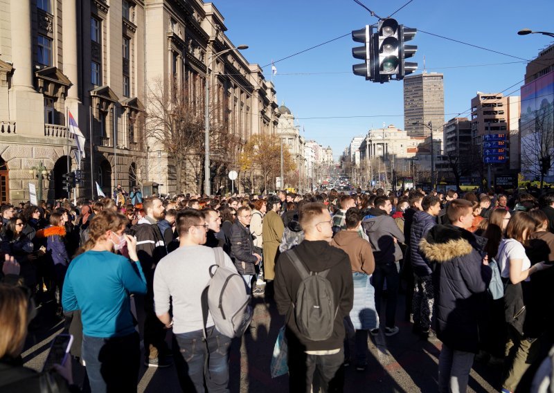 Beograd: Oporba traži oslobađanje uhićenih na nedjeljnom prosvjedu