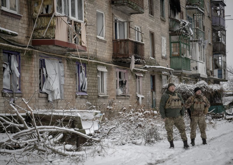 Podoljak: Kijev treba više oružja zbog dužine bojišnice