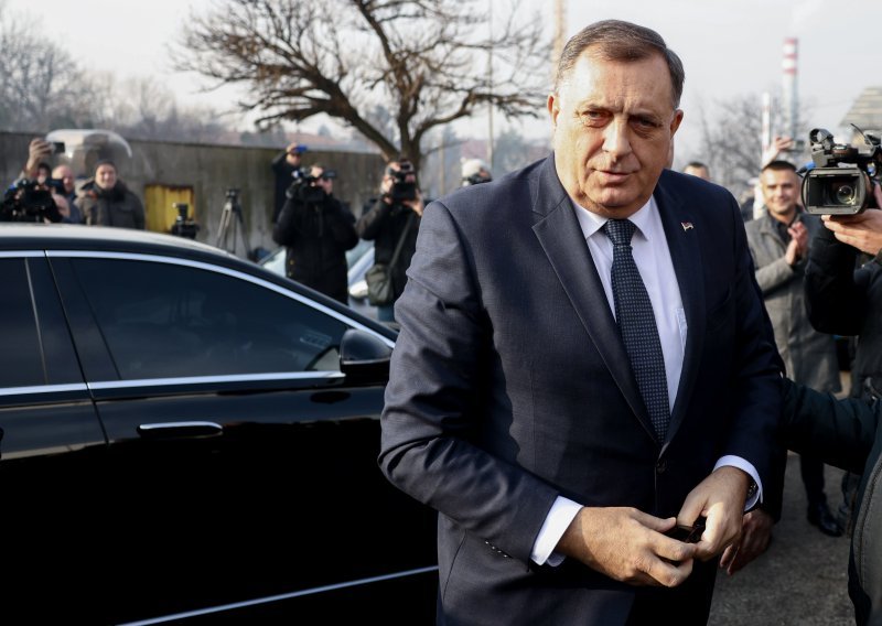 Dodik kaže da je status Ustavnog suda najvažnije pitanje u BiH, najavio nove blokade