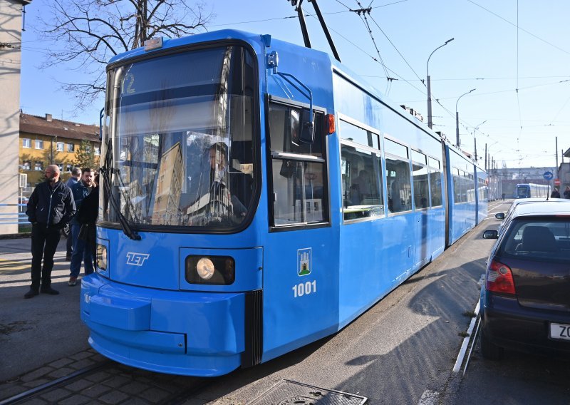 Novi tramvaj po prvi put na pruzi: Pogledajte kako je izgledala prva vožnja