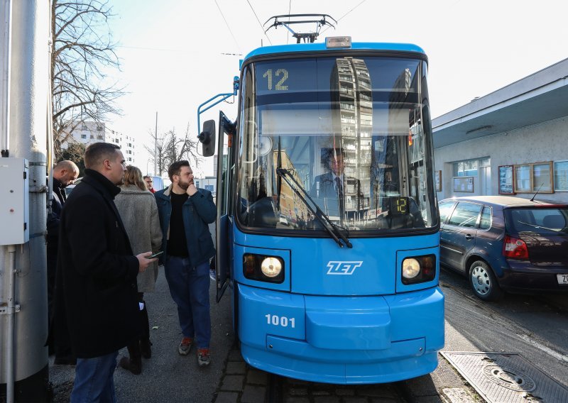 Novi zagrebački tramvaj iz Njemačke se već drugi dan vožnje pokvario