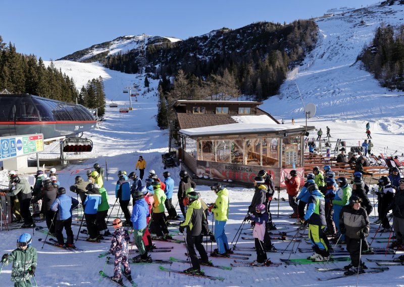 Proradilo jedno od omiljenih skijališta Hrvata, hvale se novim šestosjedom s grijanjem