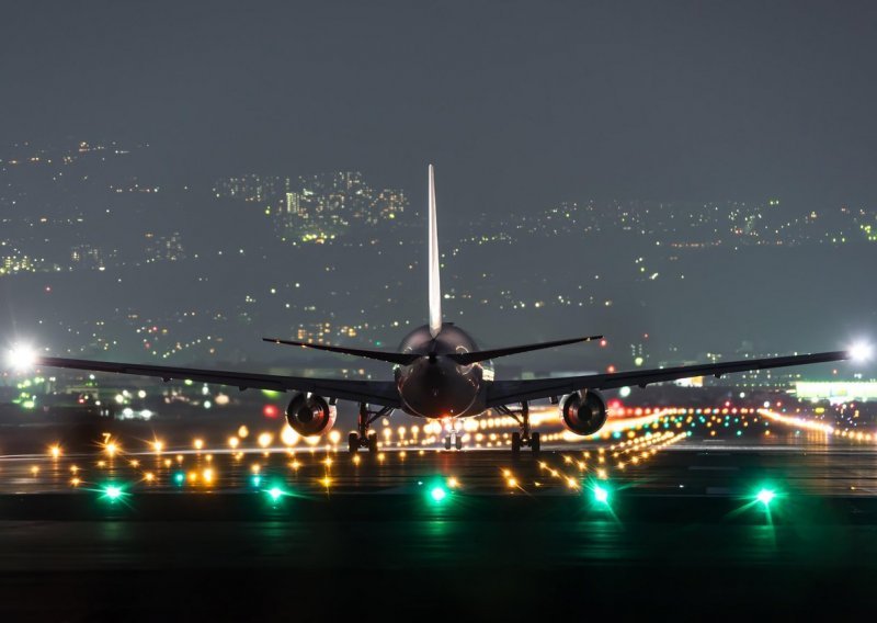 Avion na letu za Zagreb zbog magle i potresa završio u Dubrovniku