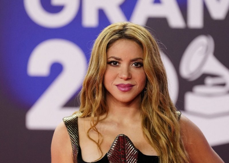Shakira dobila brončani kip u rodnom gradu, pogledajte kako izgleda