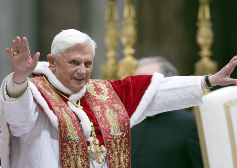 Papa Benedikt XVI: Kriza je prilika za pomoć siromašnima